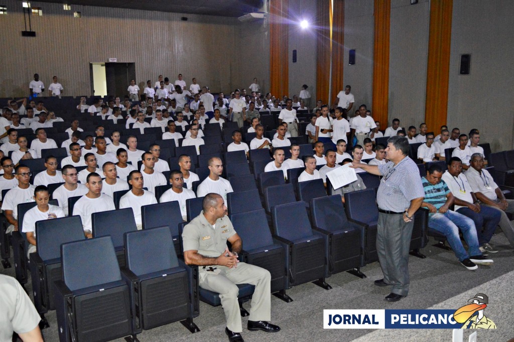 Candidatos sendo instruídos em manhã de palestras. (Foto: Al. Michel Lemos/ Jornal Pelicano)
