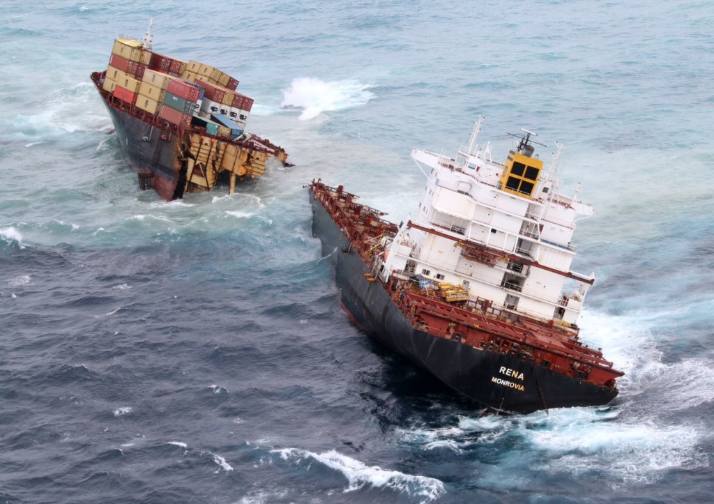 Acidente do MV Rena, citado no relatório da Maritime New Zealand. (Foto: www.cargolaw.com)