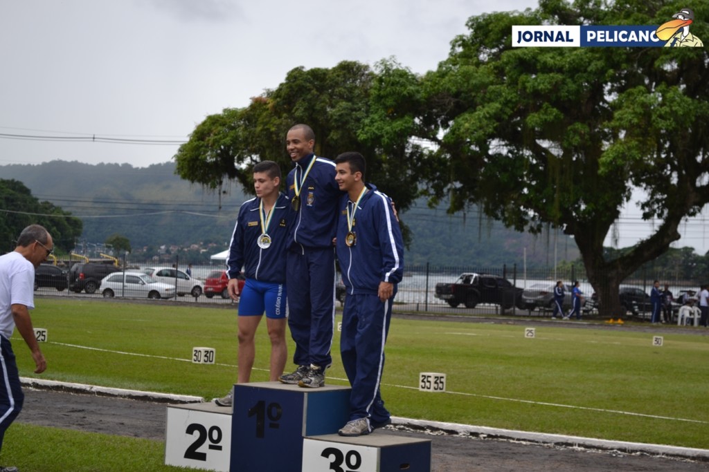 Pódio da prova de 100m, com o Al. De Souza em primeiro lugar. (Foto: Jornal Pelicano)