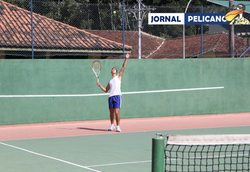 O aluno Portes foi o grande campeão da disputa pelo tênis (Foto: Jornal Pelicano).