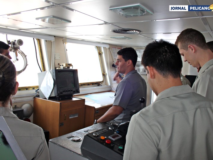 Alunos da EFOMM visitam navios da DHN no 2º Dia do ComCA de 2015;(Foto: Al. Francesquetto / Jornal Pelicano)