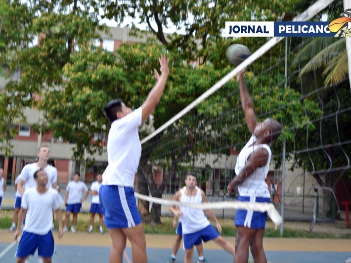 Alunos da EFOMM praticam esportes em diferentes equipes no 2º Dia do ComCA de 2015.. (Foto: Al. Alessandro / Jornal Pelicano)