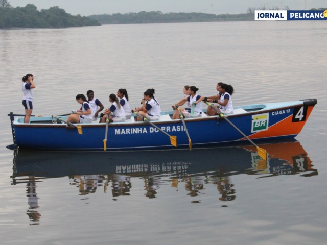 Barco formado pelas alunas da EFOMM. (Foto: Al. Ricardo Jesus / Jornal Pelicano)